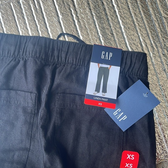 New GAP Woman’s Black Pants - Picture 6 of 7
